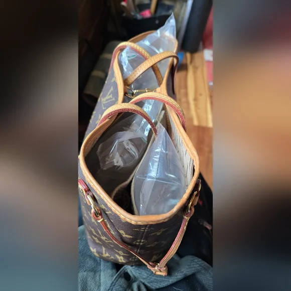 Louis Vuitton Brown Monogram Shoulder Bag - Picture 12 of 14